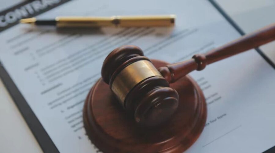Illustration representing the 72 Sold lawsuit, featuring legal documents, a courthouse, a house for sale sign, and real estate marketing elements.