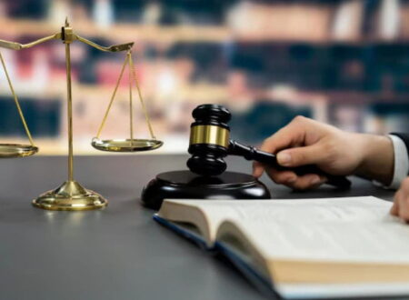 Momentum Solar Lawsuit concept showing solar panels, legal documents, and a courthouse representing consumer complaints and legal disputes.