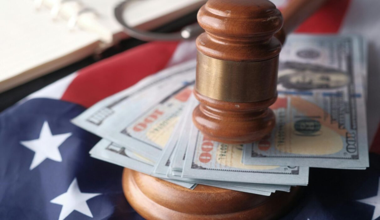 Illustration representing the Torrid discount class action settlement, featuring shopping tags, sale signs, legal documents, and a courthouse symbolizing consumer protection and retail pricing litigation.