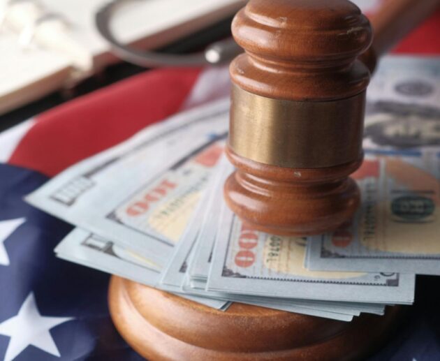 Illustration representing the Torrid discount class action settlement, featuring shopping tags, sale signs, legal documents, and a courthouse symbolizing consumer protection and retail pricing litigation.