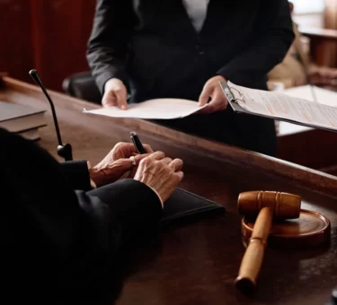 CNLawBlog homepage showing legal and lifestyle article categories