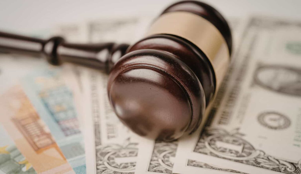 100 Day Dream Home Lawsuit involving legal claims and homeowner concerns.